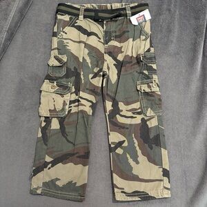 Wrangler 4T Camouflage Cargo Pants with belt.